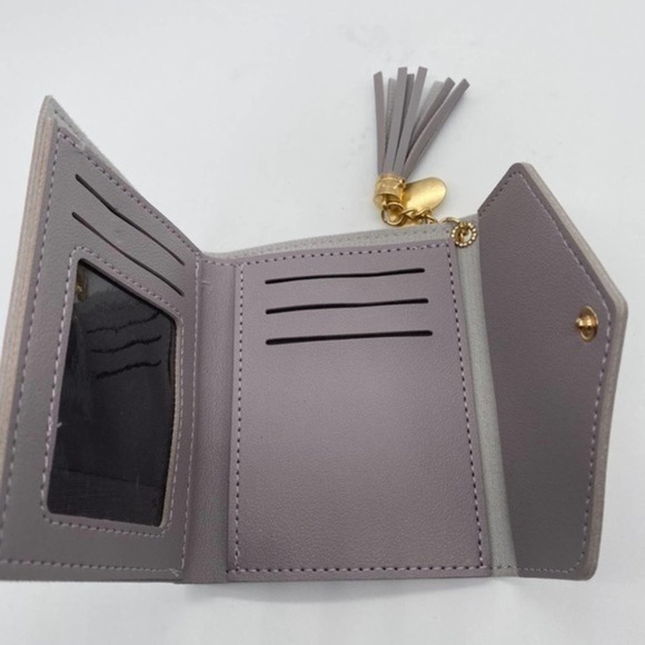 Minimalist Purse with Tassel - Picture 2 of 3
